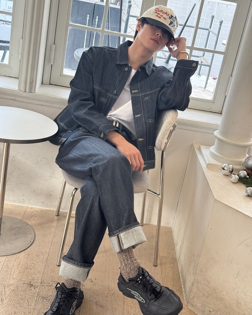 allford4ad's tweet photo. ⠀
  ⠀⠀      
  ⠀⠀        Day to Japan. https://t.co/do5IGZOM8C