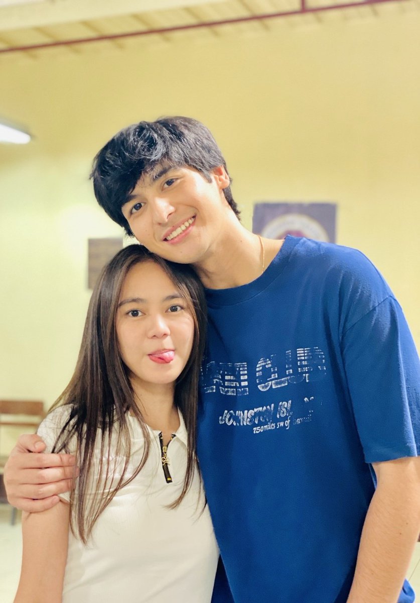 StudioVivaPH's tweet photo. SPOTTED: May dalawang hindi na naman po mapaghiwalay. 

GRABE NA KAYO ASHDRES! 😭❤️

Don’t forget to watch Ang Mutya Ng Section E, now streaming on Viva One: https://t.co/IONLHCgTP2

#AngMutyaNgSectionE
#JayFer | #AshDres
#AndresMuhlach
#AshtineOlviga
#StudioViva
#VivaOne https://t.co/FEf6sGDUR2