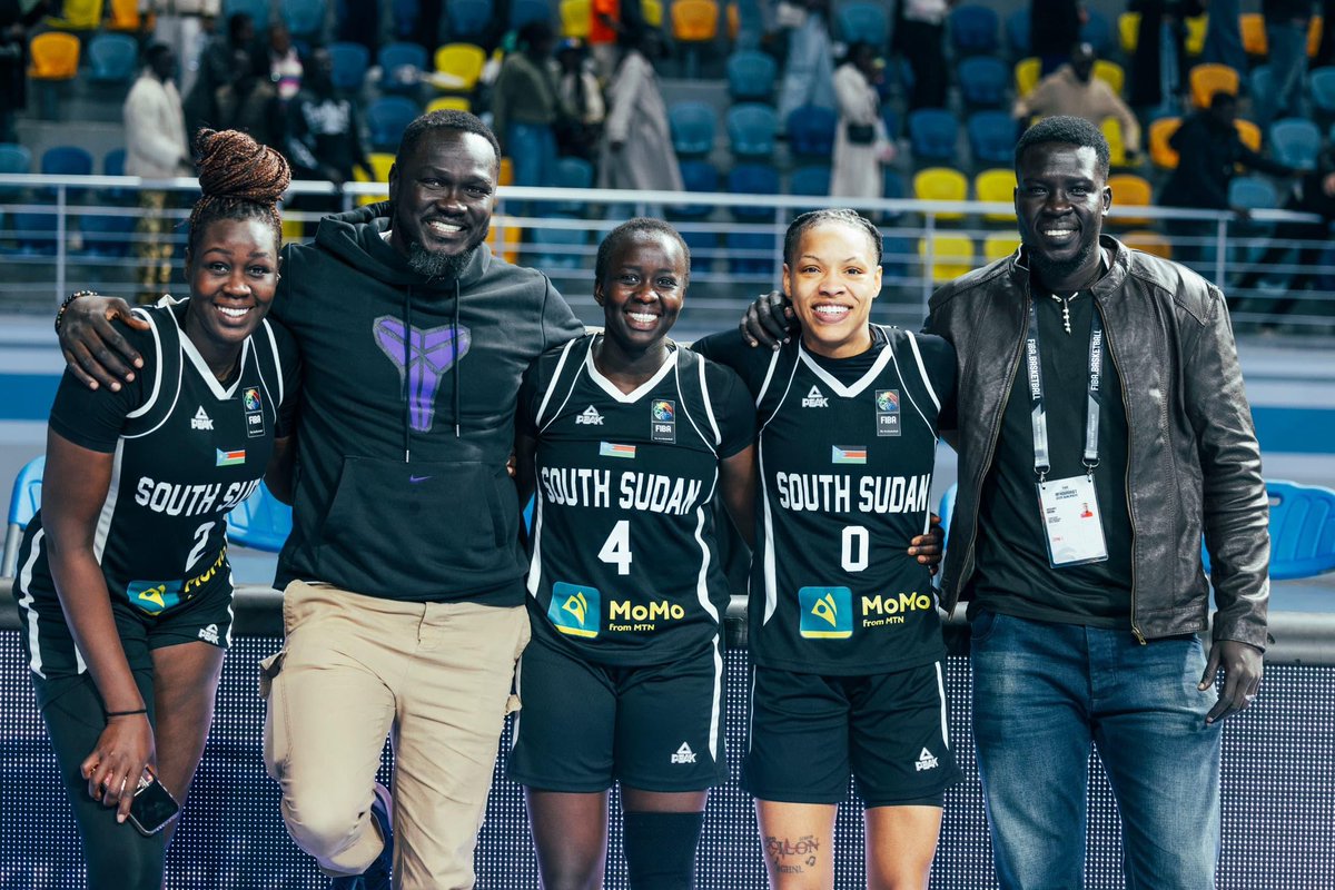 Dr_Arou's tweet photo. Very proud of this group 🇸🇸🏀❤️ https://t.co/rZHEcNQk2i