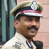 ADG नवनीत सिकेरा और ADG आशुतोष पांडे 
Indian Police सर्विस के दो सबसे 
Brilliant Officer हैँ,
बोले तो Super कॉप हैँ,

डिपार्टमेंट में नीचे के 90 फीसदी पुलिसकर्मियों में 
भयानक लोकप्रिय हैँ,
अपने काम से देश भर में पहचान बनाई है दोनों ने,
लेकिन पिछले कई सालों से महत्त्वपूर्ण