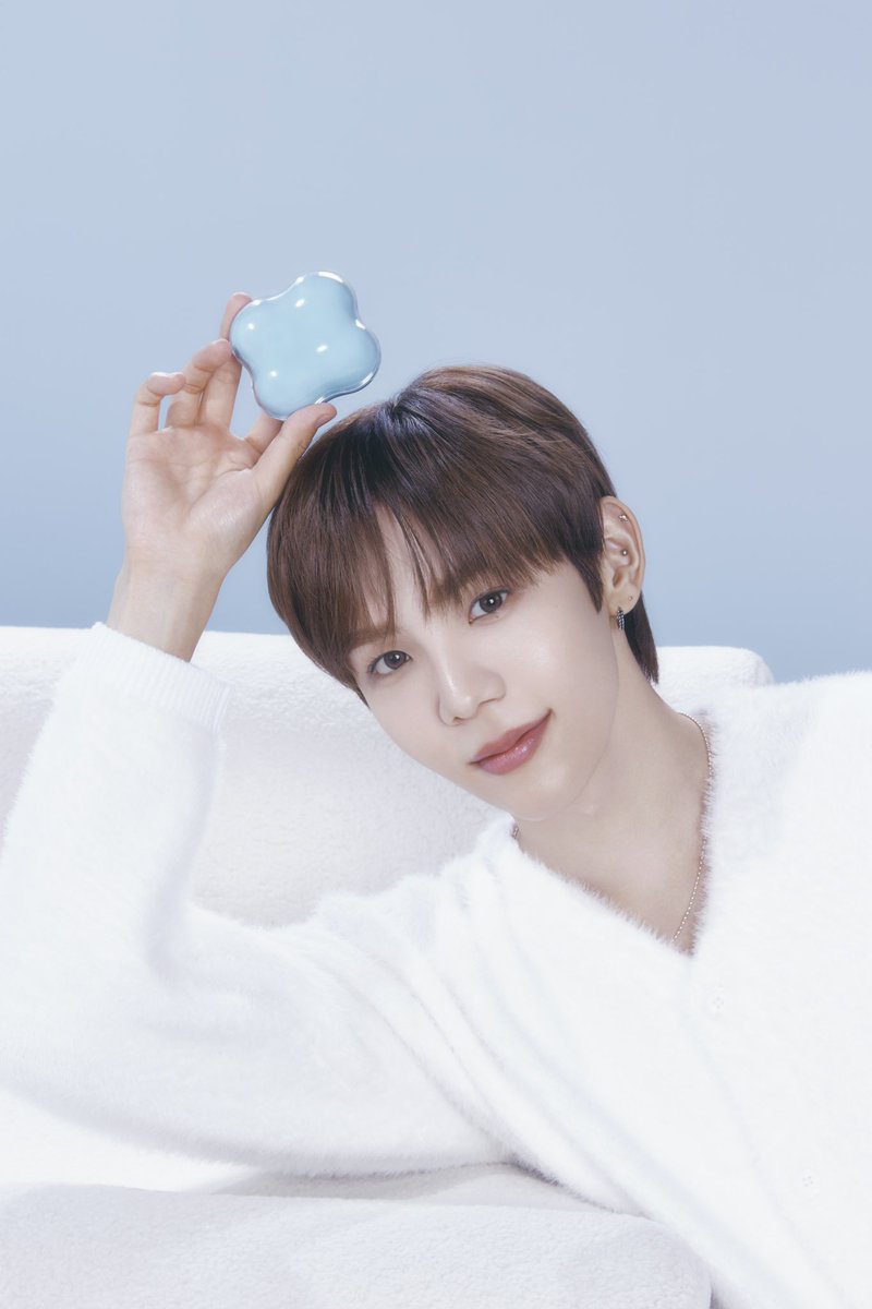 etudeplay's tweet photo. ☁️𝑪𝒍𝒐𝒖𝒅 𝑭𝒊𝒍𝒕𝒆𝒓 𝑪𝒖𝒔𝒉𝒊𝒐𝒏☁️ 
𝒘𝒊𝒕𝒉 𝙎𝙃𝙊𝙏𝘼𝙍𝙊🩵

✔️쇼타로가 택한❣️
에뛰드 #클라우드필터쿠션 ☁️

촉촉한 수분감과 가벼운 레이어링으로
24시간 화사함과 가벼움을 선사하는
마법같은 쿠션이라구!🧚🏻‍♂️

(´∩｡• ᵕ •｡∩`) ♡ https://t.co/GuknlpZuDE