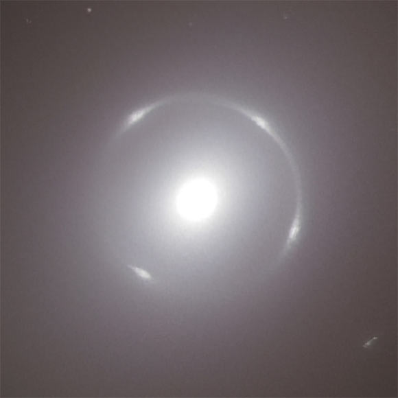 estelsiplanetes's tweet photo. Un anell perfecte!
S'ha detectat el que es coneix com un anell d'Einstein en observacions casuals del telescopi espacial EUCLID de l'ESA. Es tracta d'un fenomen poc usual en què 2 galàxies s'alineen de manera perfecta i la llum de la que es troba en segon pla és deformada per... https://t.co/vd1joQE8bd