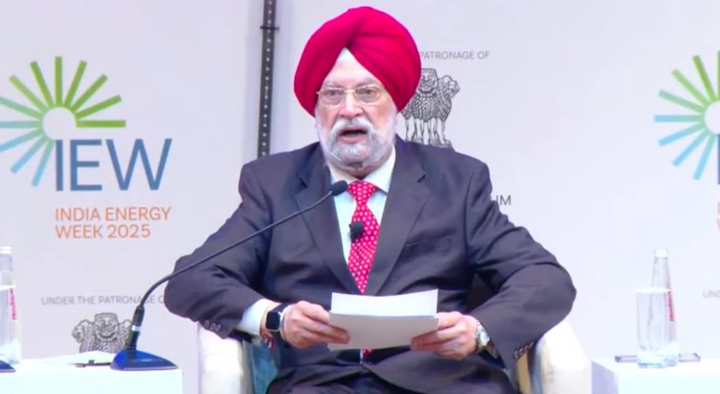 airnewsalerts's tweet image. .@HardeepSPuri addresses an inaugural event of #IndiaEnergyWeek 2025 at Yashobhoomi in New Delhi, saying #AI is now one of the largest energy consumers, with data centre demand rising 18-20 per cent annually by 2030. The country’s AI-driven digital economy is projected to reach