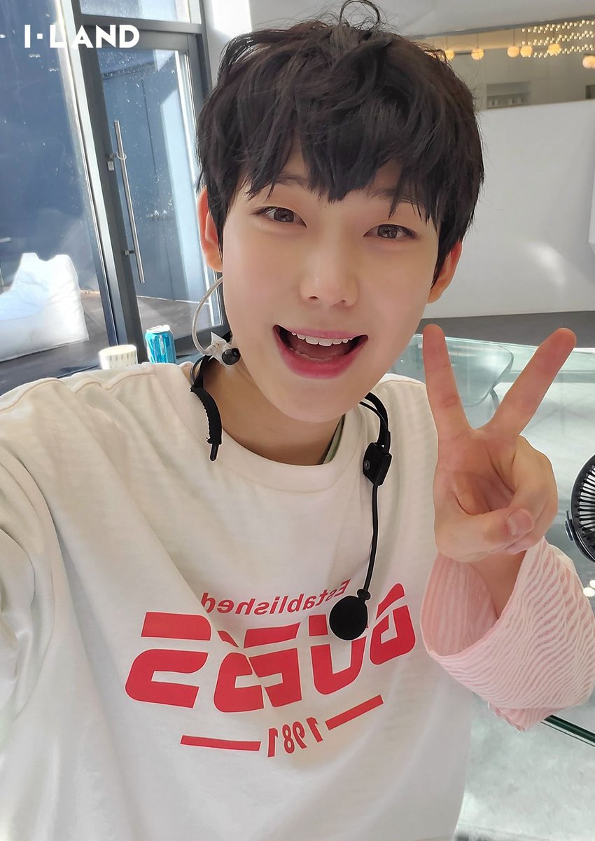 glazed donut noo fan account (@nocontextsunoo) on Twitter photo 