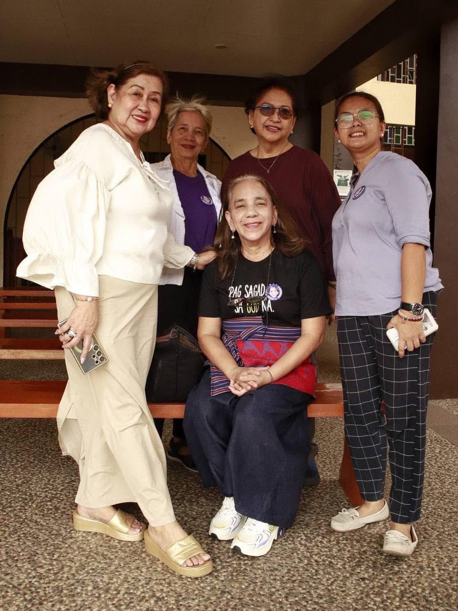 HeidiMendoza45's tweet photo. Nagsimula ang ating kampanya sa Quezon Province, kung saan ako lumaki.💜🇵🇭

Dumaan tayo sa Our Lady of Lourdes Parish Church sa Lucena, para sa mga may mabibigat na misyon.

Diyos ko kaawaan mo ang aming bayan. 🙏

#45HeidiMendoza
#FormerCOACommissioner 
#HeidiMendozaParaSaBayan https://t.co/wyMnfsegTu