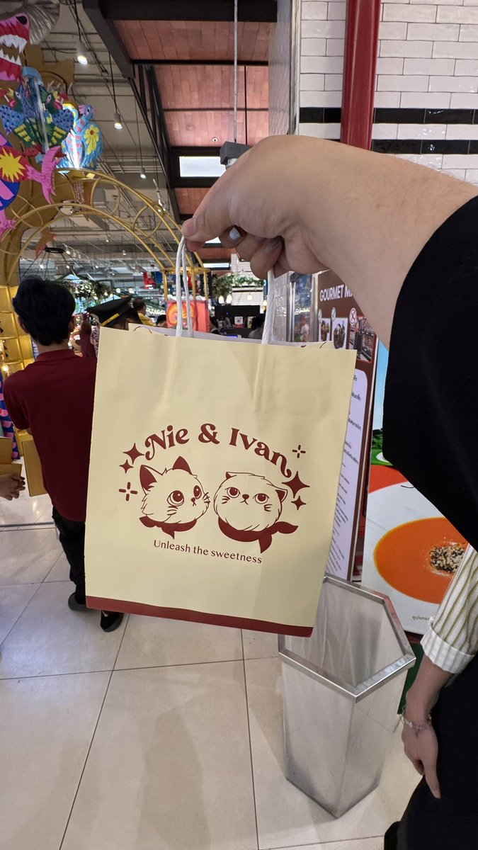 พี่มาย กรีนนี่โรสซื้อเค้กลอดช่องมากินรอแล้วนะคะตอนนี้ 55555556666666666 1 ปอนด์ฉ่ำๆ

#MilePhakphum — <a href="/milephakphum/">mile phakphum</a> 🎸