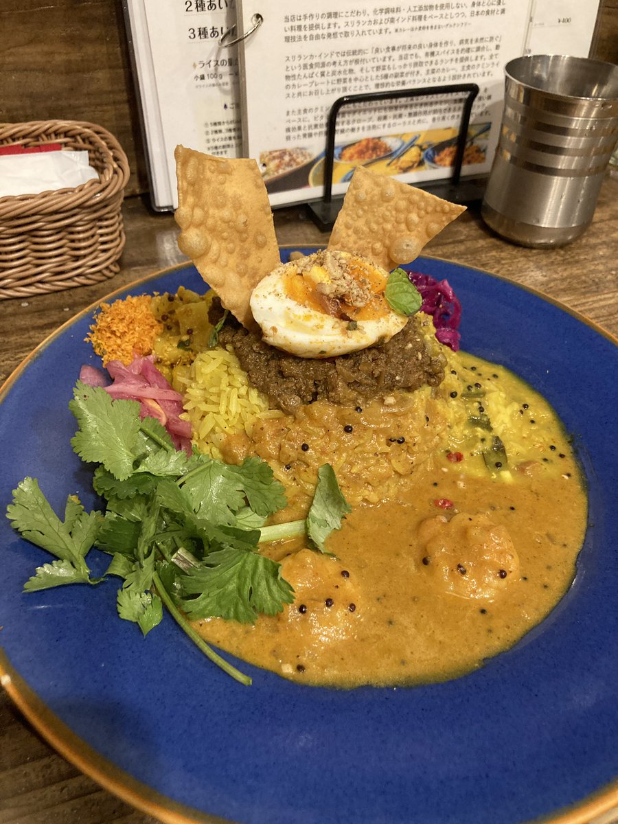 isikyk's tweet photo. #hatsukoicurry 
#カレーショップ初恋
#カレー

久しぶりに激美味🍛
リピートしたいお店に辿り着きました

エビカレーにエビふりかけで
めっちゃエビ🦐

ヘルシー美味しい😋
しっかり味がして美味しい
重くないけど満足感がすごい

こだわりの書かれた冊子も
興味深い内容

麦ストとセットでまた来る！ https://t.co/mPe0J979VZ