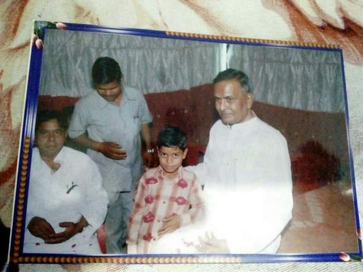 rohitvermabbk's tweet photo. Tribute to respected babu ji Late Shri Beni Prasad Verma ji on his birth anniversary..🌸 @ShreyaVermaSP @RakeshVermaSP @Dhirend53517826 @samajwadiparty https://t.co/oNWHmjLg2H