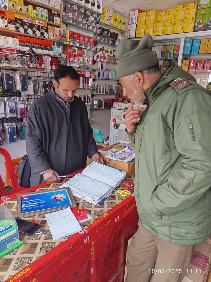 AnantnagPolice's tweet image. Anantnag Police launches SIM verification drive to combat fraud &amp;amp; misuse . The drive aims to ensure all SIM cards are issued in compliance with established procedures, verifying authenticity of documents &amp;amp; adherence to telecom guidelines. #AnantnagPolice #SIMVerification