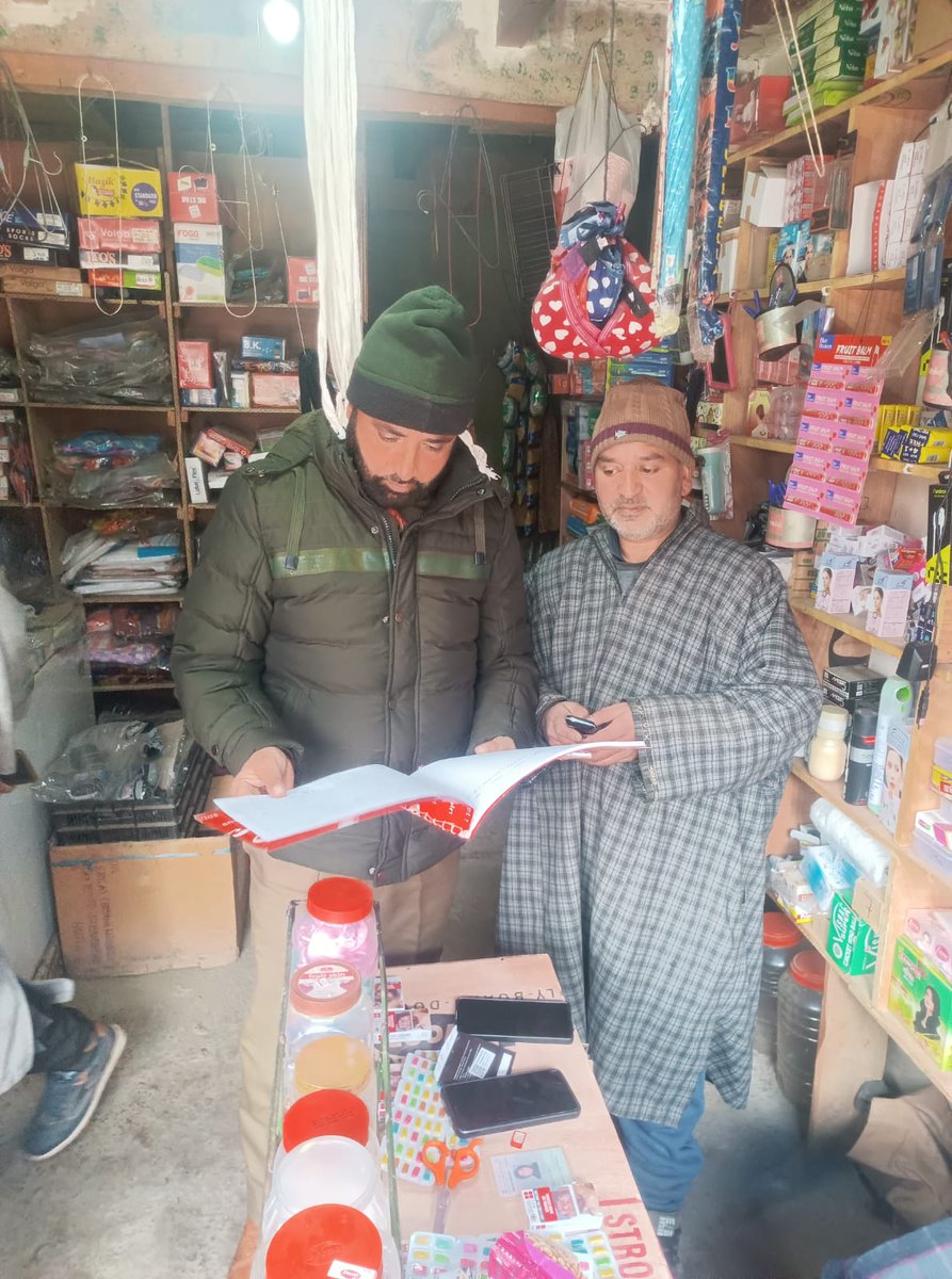 AnantnagPolice's tweet image. Anantnag Police launches SIM verification drive to combat fraud &amp;amp; misuse . The drive aims to ensure all SIM cards are issued in compliance with established procedures, verifying authenticity of documents &amp;amp; adherence to telecom guidelines. #AnantnagPolice #SIMVerification