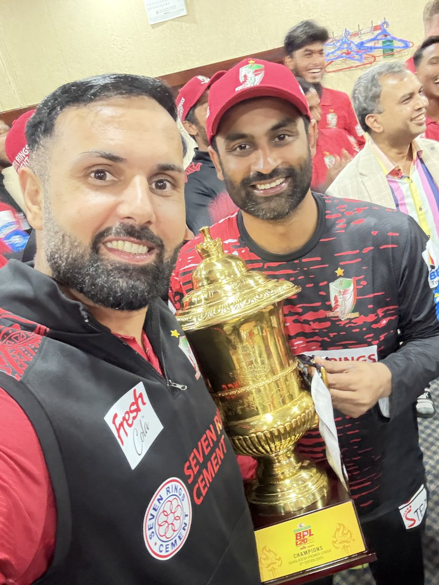 iamtolo_'s tweet photo. Rashid Khan leaded MI Cap town in SA20, and won the title. 
Mohammad Nabi was part of the winning in BPL
FazalHaq Farooqi grabbed best bowler BELT in ILT20 
Gulbadin Naib was part of Champions in ILT20
پرېږده چې رقیبان هیوادونه یې په لیدو وسوځي https://t.co/e6wzA1s9kG