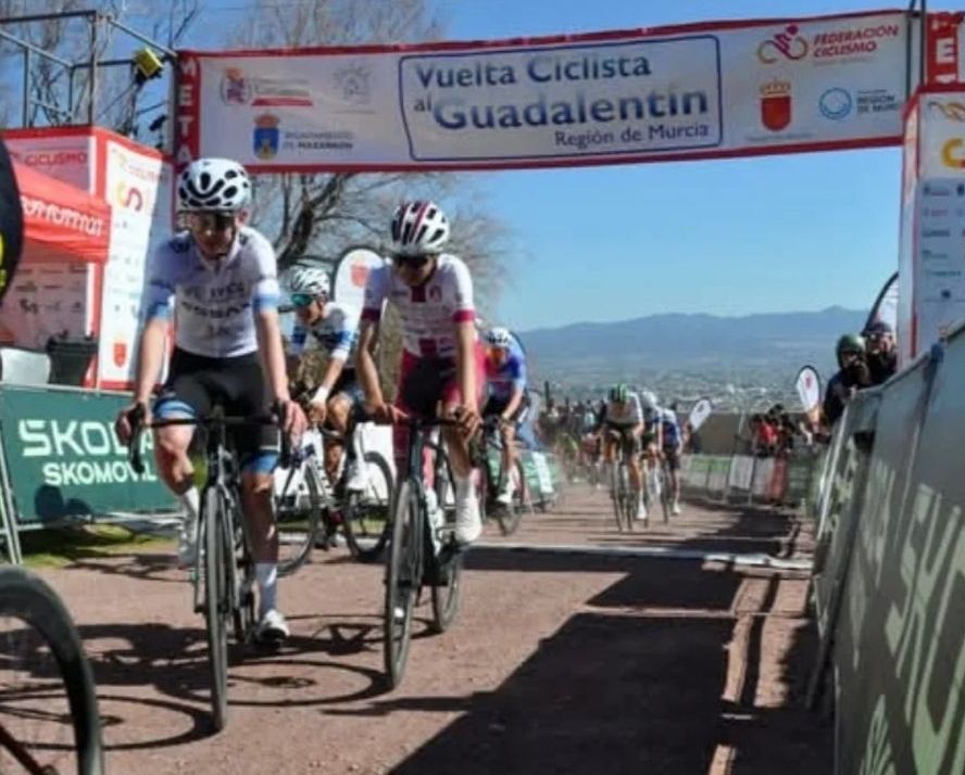 . <a href="/VGuadalentin/">Vuelta Guadalentin-Region de Murcia</a> #vguadalentin25
El Orihuela Cycling Team vive una puesta de largo llena de contratiempos en la Vuelta al Guadalentín
<a href="/jaume_lloreet/">Jaume Lloret</a>
alicanteconelplatogrande.com/2025/02/11/el-…