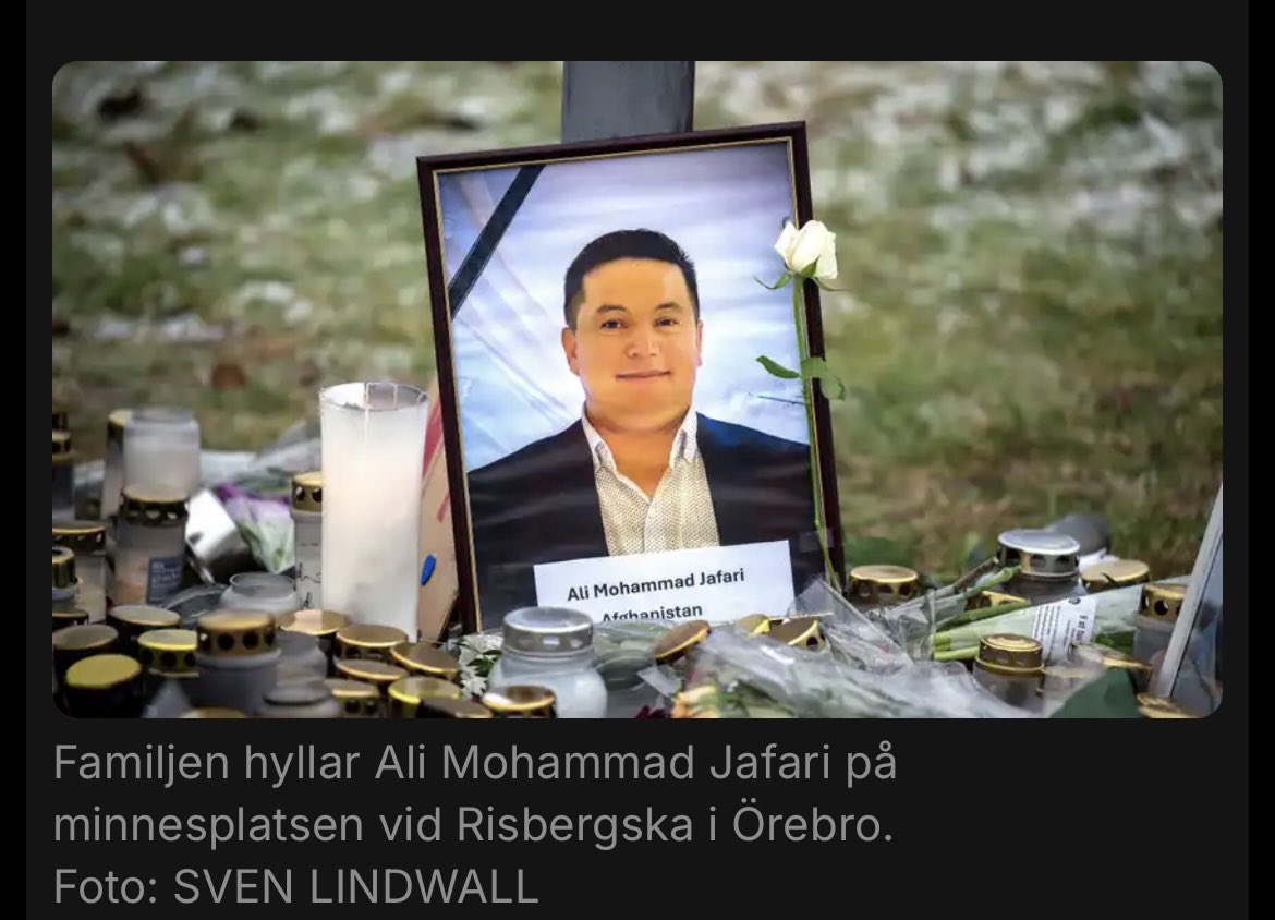 Swisha 0735397691 – Hjälp Ali Jafaris familj i Örebro att ta farväl

En av de som mördade i Örebro var Ali Mohammed Jafari. Han pluggade till lokalvårdare för att kunna försörja sin fru och deras två barn, åtta och elva år gamla. Nu finns han inte längre.

Hans familj står kvar