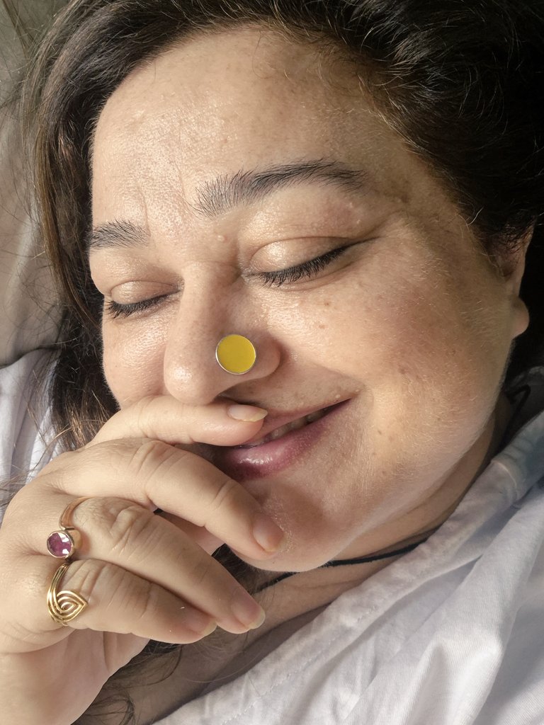 कुछ सोच मुस्कुराओं मैं 
ज़िन्दगी को आँख बंद कर भी
 अच्छे से देखती जाऊं मैं....