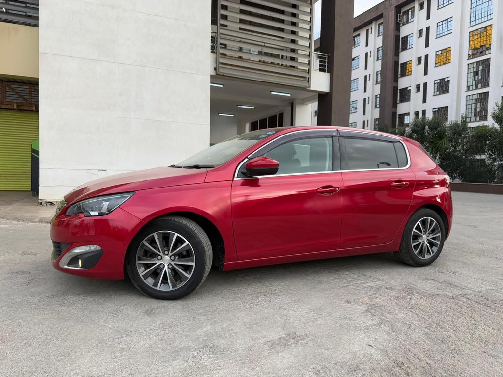 ryangift03's tweet photo. A budget of 1.77M won't get you a fresh import Mazda Axela, instead, it can get you a PEUGEOT 308 hatch. 

—1,200cc turbo petrol
—6-speed auto
—2WD
—42,650kms

KEY FEATURES:
Stock alloys
DRLs
Push to start
Fabric seats
Steering controls
Cruise control
Brake assist

☎️0727870018 https://t.co/xMESZFSdSA