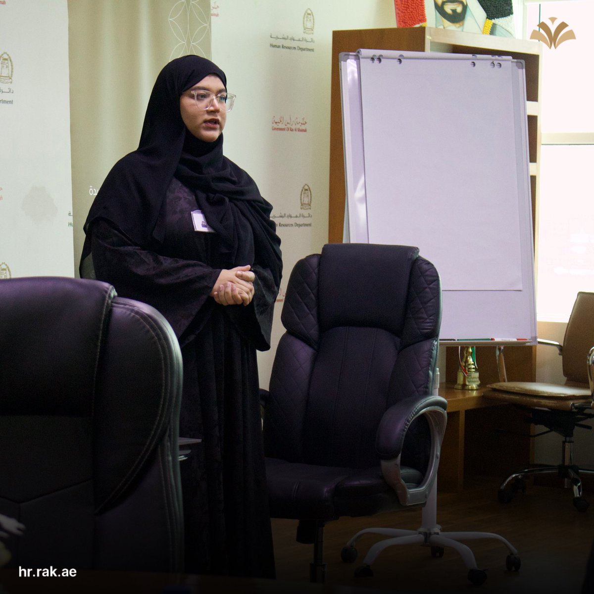 نظمت دائرة الموارد البشرية متمثلة بإدارة الخدمات المساندة - قسم الموارد البشرية لقاءً تعريفياً لموظفي الدائرة حول المحاور المحدثة في نظام مواردنا ..
بهدف تعزيز التواصل المستمر مع موظفي الدائرة و تسليط الضوء على أبرز التحديثات في نظام مواردنا والخدمات الذكية المقدمة للموظفين.