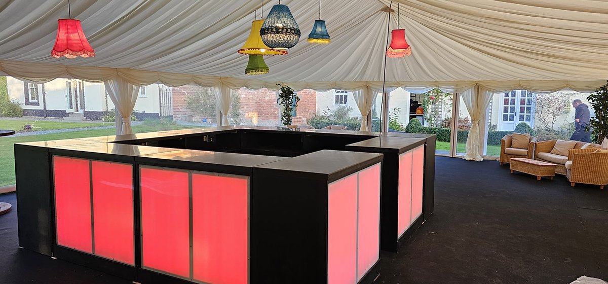 White bar, green bar, red bar or all three, we like to give you a choice