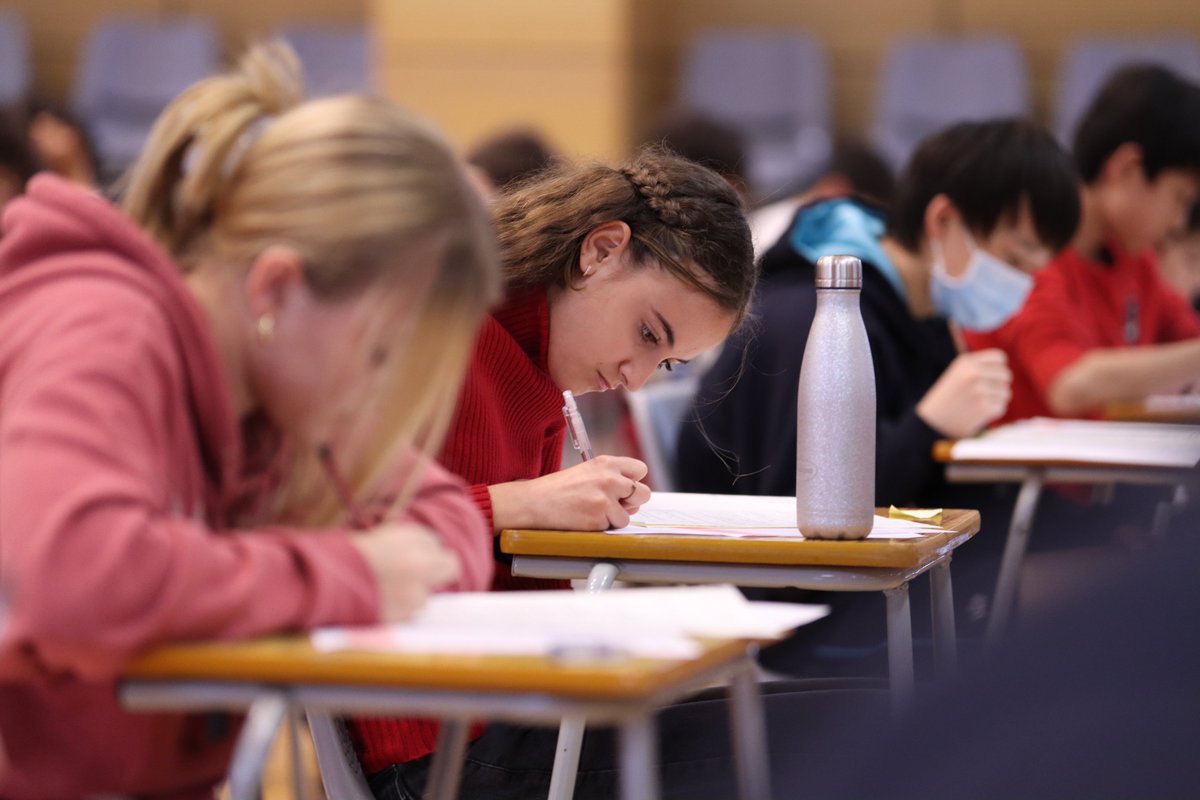 NAISHongKong's tweet image. 🧮✨A few weeks ago, our talented secondary students at NAIS Hong Kong took on the UKMT Intermediate Maths Challenge, a competition for young mathematicians! 📚 We are incredibly proud of their hard work and dedication, let’s continue to celebrate the joy of mathematics together!