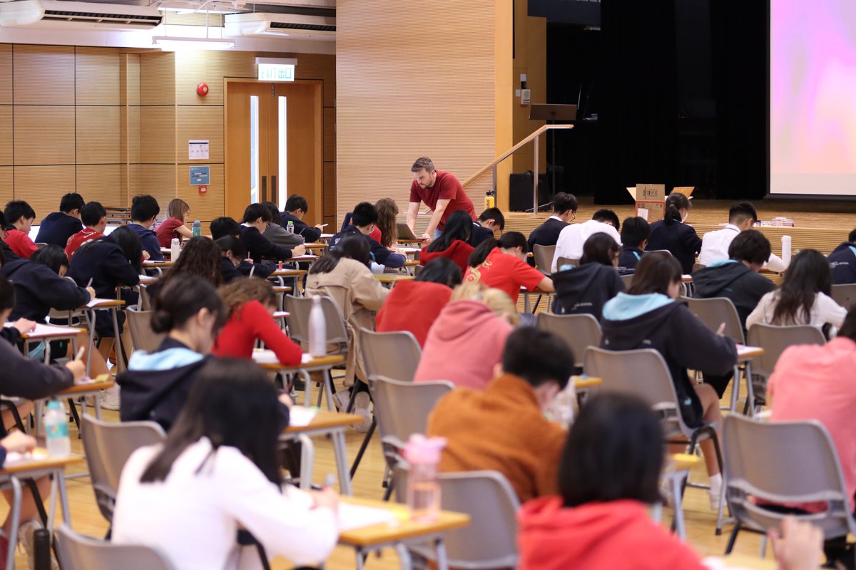 NAISHongKong's tweet image. 🧮✨A few weeks ago, our talented secondary students at NAIS Hong Kong took on the UKMT Intermediate Maths Challenge, a competition for young mathematicians! 📚 We are incredibly proud of their hard work and dedication, let’s continue to celebrate the joy of mathematics together!