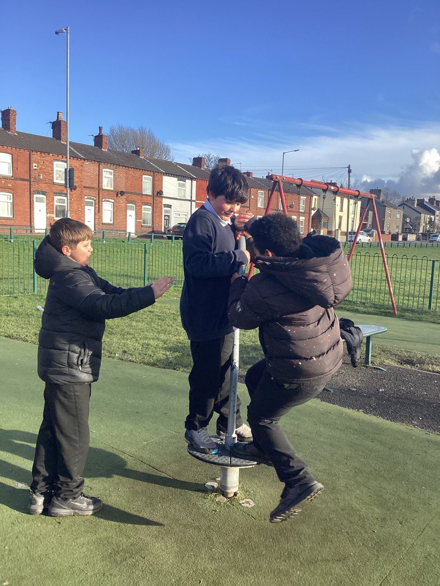 STHELENSPACE's tweet image. 🌈✨ Wellbeing Wednesday #childrensmentalhealth 
Children &amp;amp; staff in Oak Class enjoyed a wonderful well-being walk 
#mentalhealthweek #knowyourselfgrowyourself