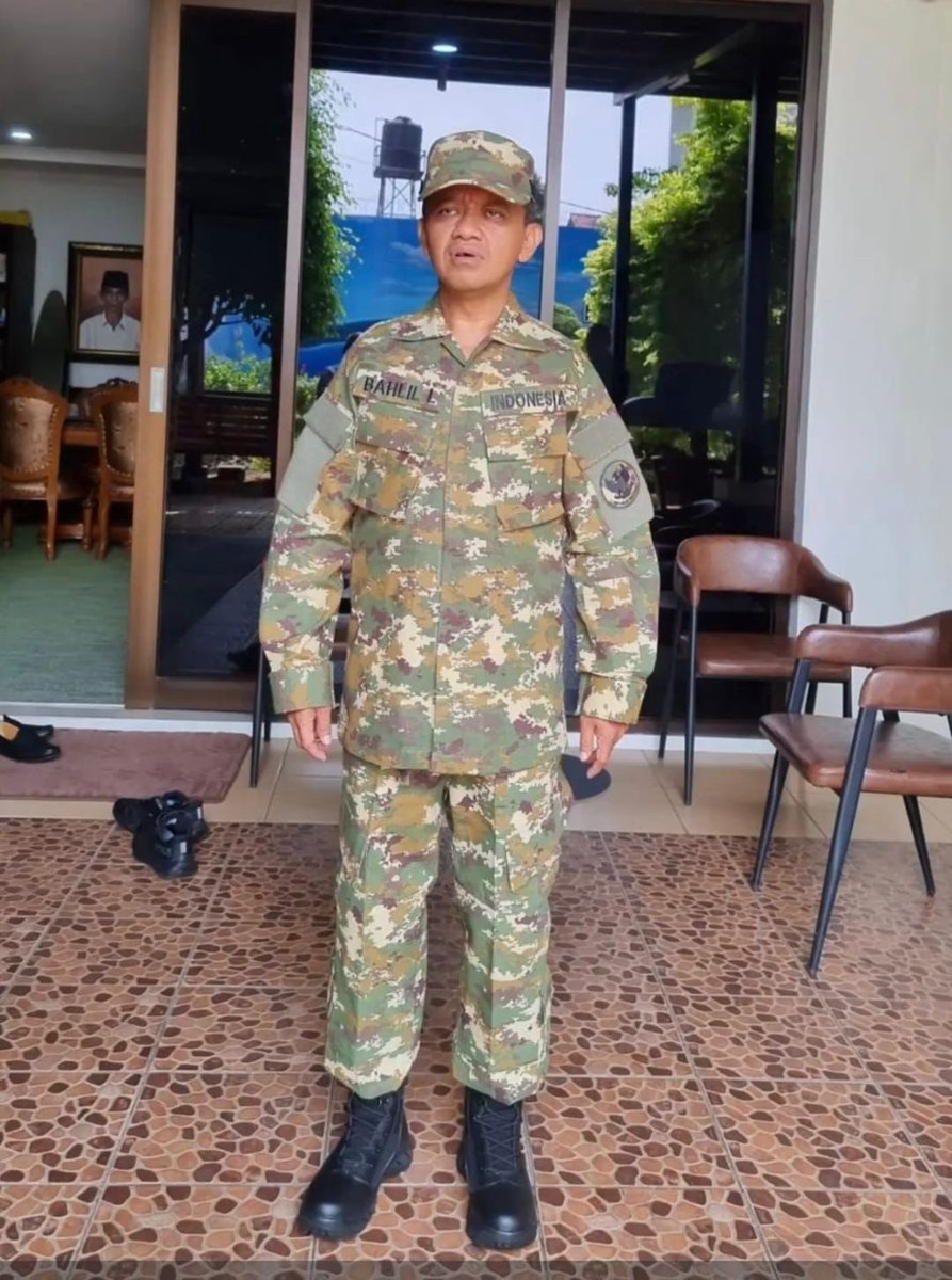 Tyo Nugros 54 tahun                  Bahlil 48 tahun