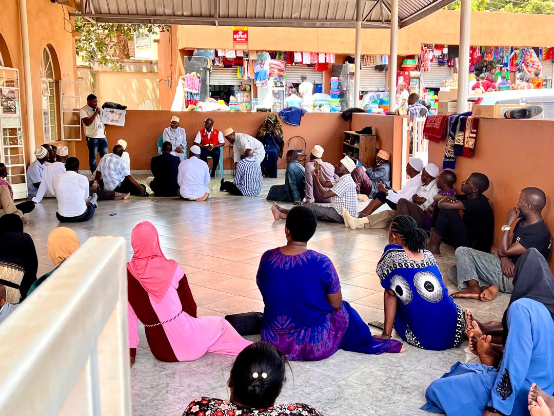 WHOUganda's tweet photo. Our risk communication and community engagement teams are reaching out to schools, the informal sector and places of worship with prevention and responsive messages on #Uganda's #Ebola and #mpox outbreaks. This effort seeks to strengthen early case detection and contact tracing within communities.