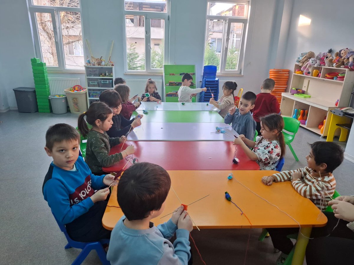 HatunHundi's tweet photo. Montessori günlük yaşam becerileri,küçük kaslar ile beynin beraber işleyişinin en güzel kanıtıdır.#Sihirlieller @kahraman47_s @Osmangazi_MEM @GurhanCokgezer @bursailmem16 🧵🪡🧶🪢 https://t.co/SNDnsWvaML