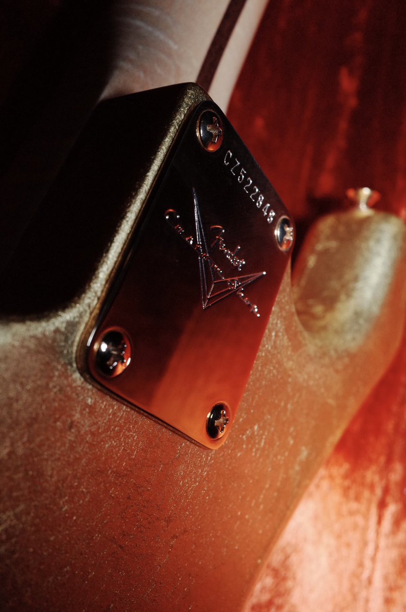 040314 เคยคิดจะซื้อกีตาร์ ตัวนี้ตอนวันเกิดปีที่แล้ว หามานานมากๆ จนจะถึงวันเกิดอีกปีนึงแล้วแต่สิ่งที่เกิดขึ้น คือ กีตาร์ตัวนี้ ผลิตในวันเกิดผมตอนปี2014พอดี อะไรมันจะเป๊ะขนาดนั้นนั้นเหมือนมันตั้งใจจะมาเป็นของผมจริงๆ😍 #บาสเด็กอ้วนที่แท้จริง