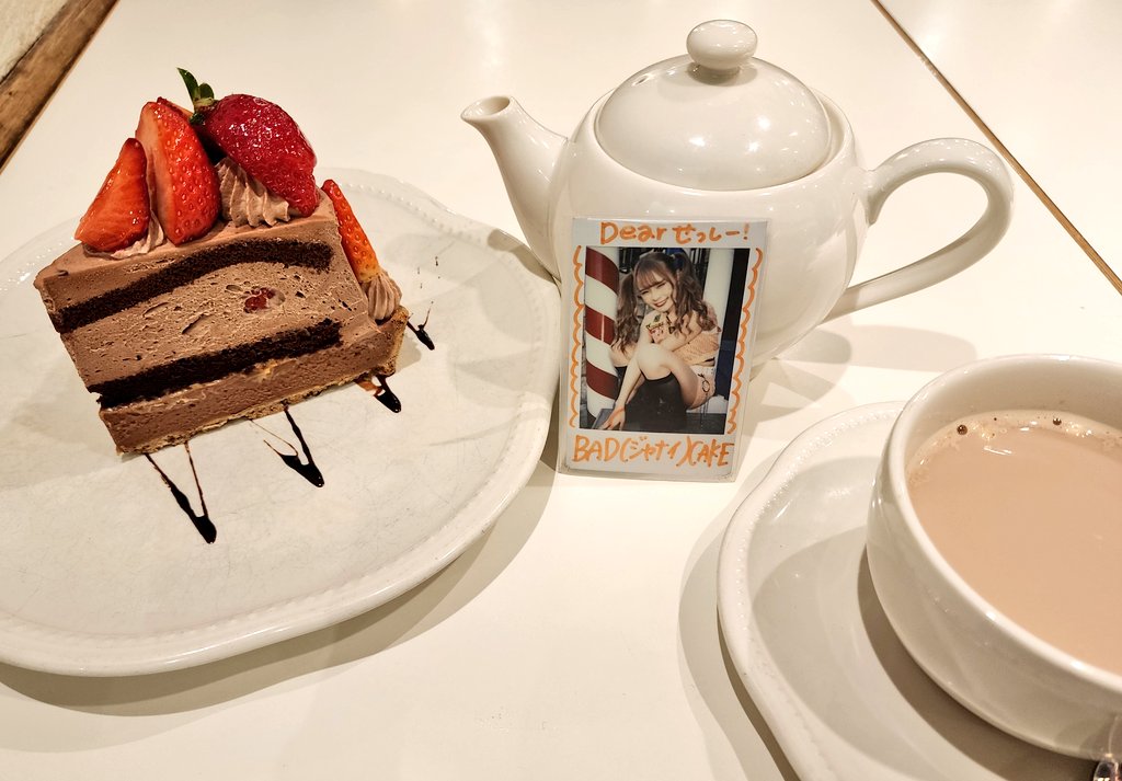 sessy0403's tweet photo. 今日のBAD(ｼﾞｬﾅｲ)CAKE🍰
La Maisonさんのあまおうのショコラショートケーキタルト🍰🍓と不知火チョコレートミルクティー☕️🍊
#神激
#BADCAKE https://t.co/VdlDJmJcYU