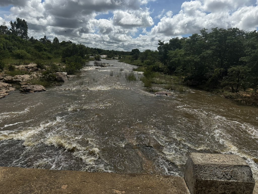 begottensun's tweet photo. So glad the water is back. God is Good. #Gutu https://t.co/ZNCSSto1Ew