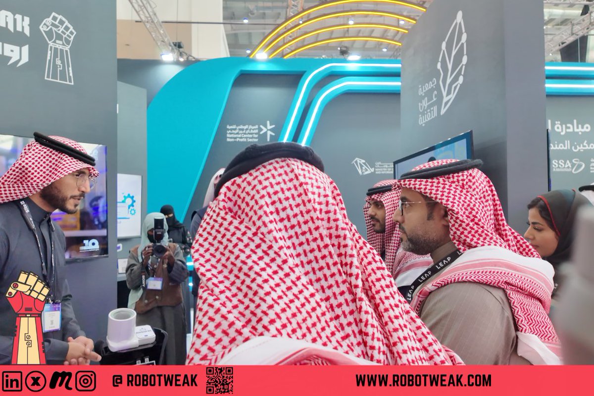 RoboTweak // روبوطويق tweet media