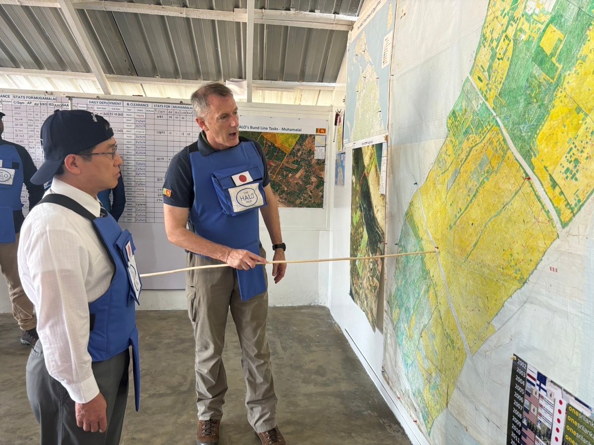 JapanEmb_SL's tweet image. Ambassador ISOMATA visited mine field in the Northern Province, where Japan has been supporting demining activities since 2002. Japan remains committed to fostering peace and stability in Sri Lanka through humanitarian mine action. 🇯🇵🤝🇱🇰 #JapanSupports #Demining