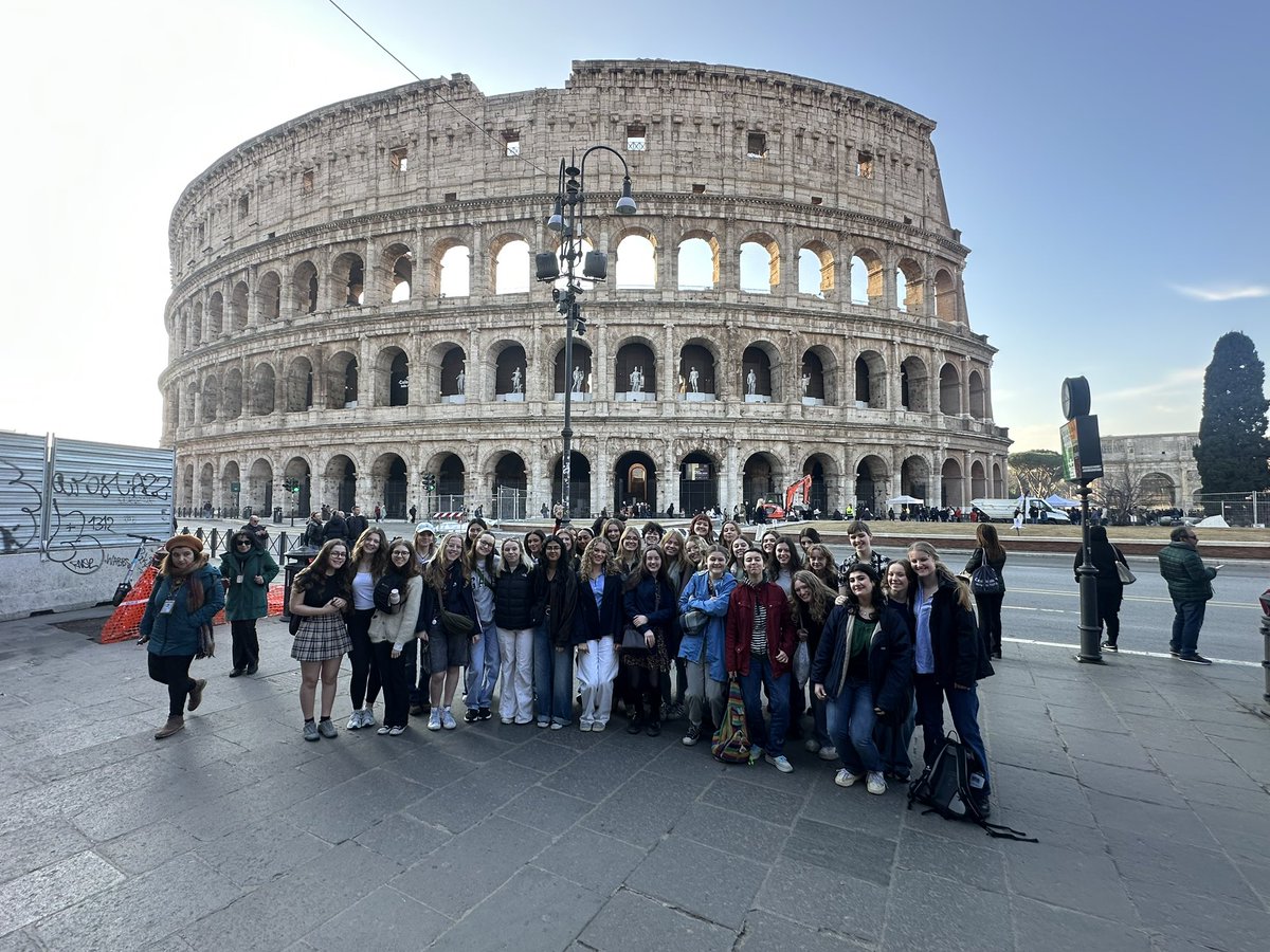 Shottery's tweet photo. “Greetings from Rome! ☀️✨ Year 12 & 13 RS and Art students are exploring the incredible Colosseum, taking in its history and breathtaking architecture. From ancient wonders to artistic inspiration, this trip is an unforgettable experience!
#SGGS #RomeTrip #Colosseum #ArtAndRS https://t.co/8hfSI6ZT0J