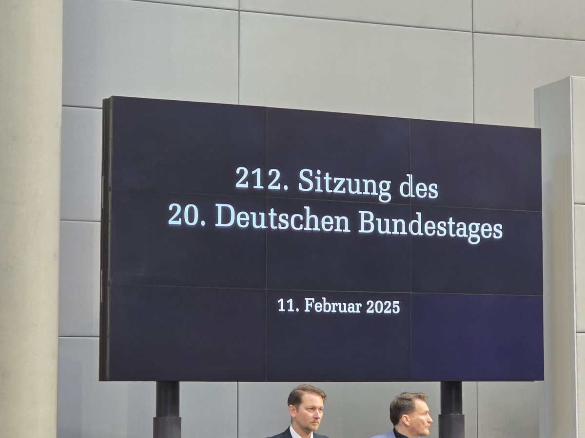 steffen_janich's tweet photo. Gleich beginnt die Generaldebatte. Habe mir Popcorn mitgebracht. https://t.co/lB3R4fSbMq