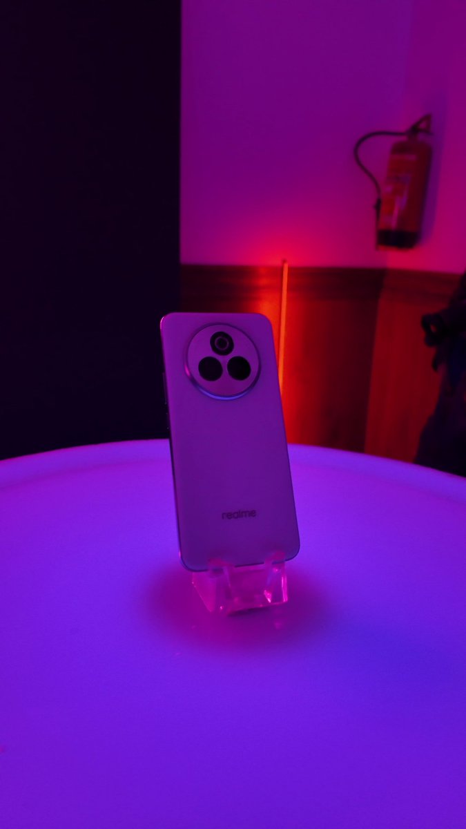 manfromgujarat's tweet photo. Born to slay and glow in the dark ✨ Get ready for the realme P3 Pro 5G launching on 18th Feb 2025. 🚀 #realmeP3Pro5G #BornToSlay #GlowInTheDark https://t.co/gmxMjwx1Jt
