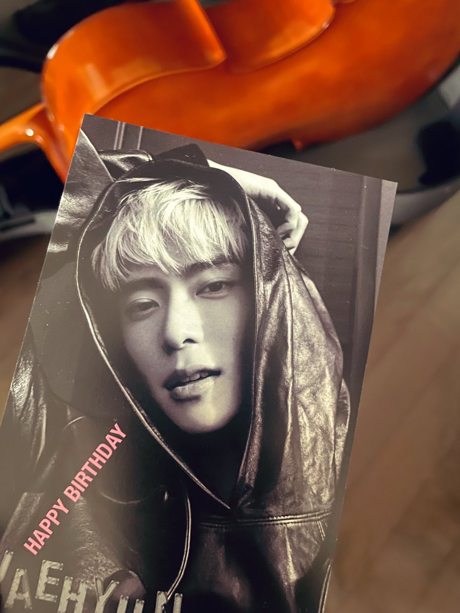mocchi_jeahyun's tweet photo. @Ing_Cafe 様
このポストカード…(人’∀`*)♡
ホントにカッコイイです♡
(おかげで全くレッスンに身が入らない🙄)
店内のは大きいし…
アレはスゴイ……カッコイイ~~
( ー̀֊ー́ )✨✨✨
マカロンも食べちゃうの勿体ないゾ🥹ᩚ
あ〜眼福、眼福…( ´˘` )♡
#JAEHYUN
#NCT127
#cafeing https://t.co/kKySqR49QP