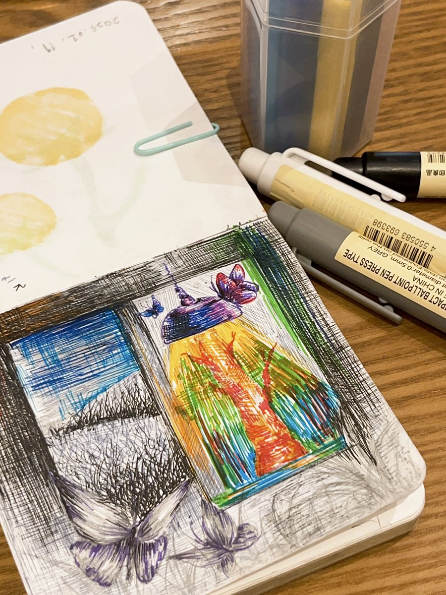 Ha_ell2's tweet photo. 새로 산 무인양품 싸인펜, 볼펜 신고식🖊️
#muji #mini #signpen #pen #drawing #batterfly #landscapepainting https://t.co/OlkjqgGafw