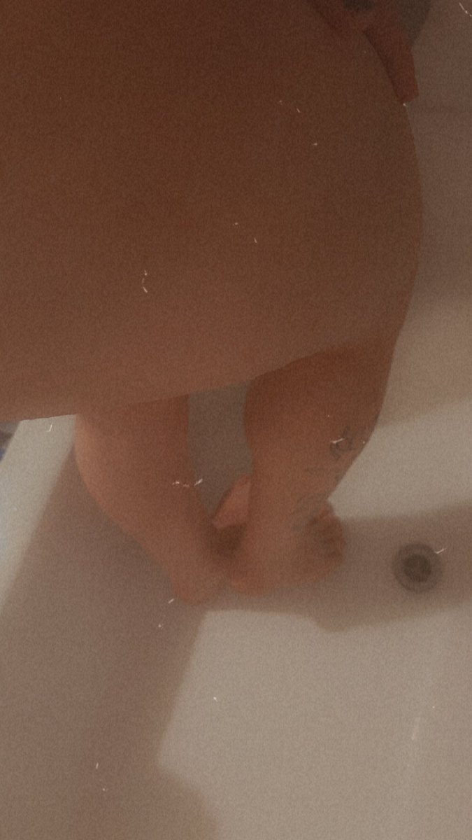LewdFemboyGamer's tweet photo. #femboy #onlyfans #lewd #thighs #nsfw #hentai https://t.co/DSW70YPzdE