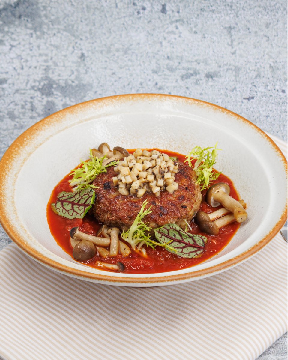 HI_Silom's tweet photo. Taste the flavours of Spain at Hari's Bar with our special OLE Promotion! Indulge in delightful highlights like

🍄 Albóndigas with Mushrooms
🍕 Chorizo Flatbread with Hummus
🥒 Cucumber Yoghurt Gazpacho

Learn more: https://t.co/rXTaqIy8rP

#holidayinnbangkoksilom #AnIHGHotel https://t.co/MtGAJvRwqX
