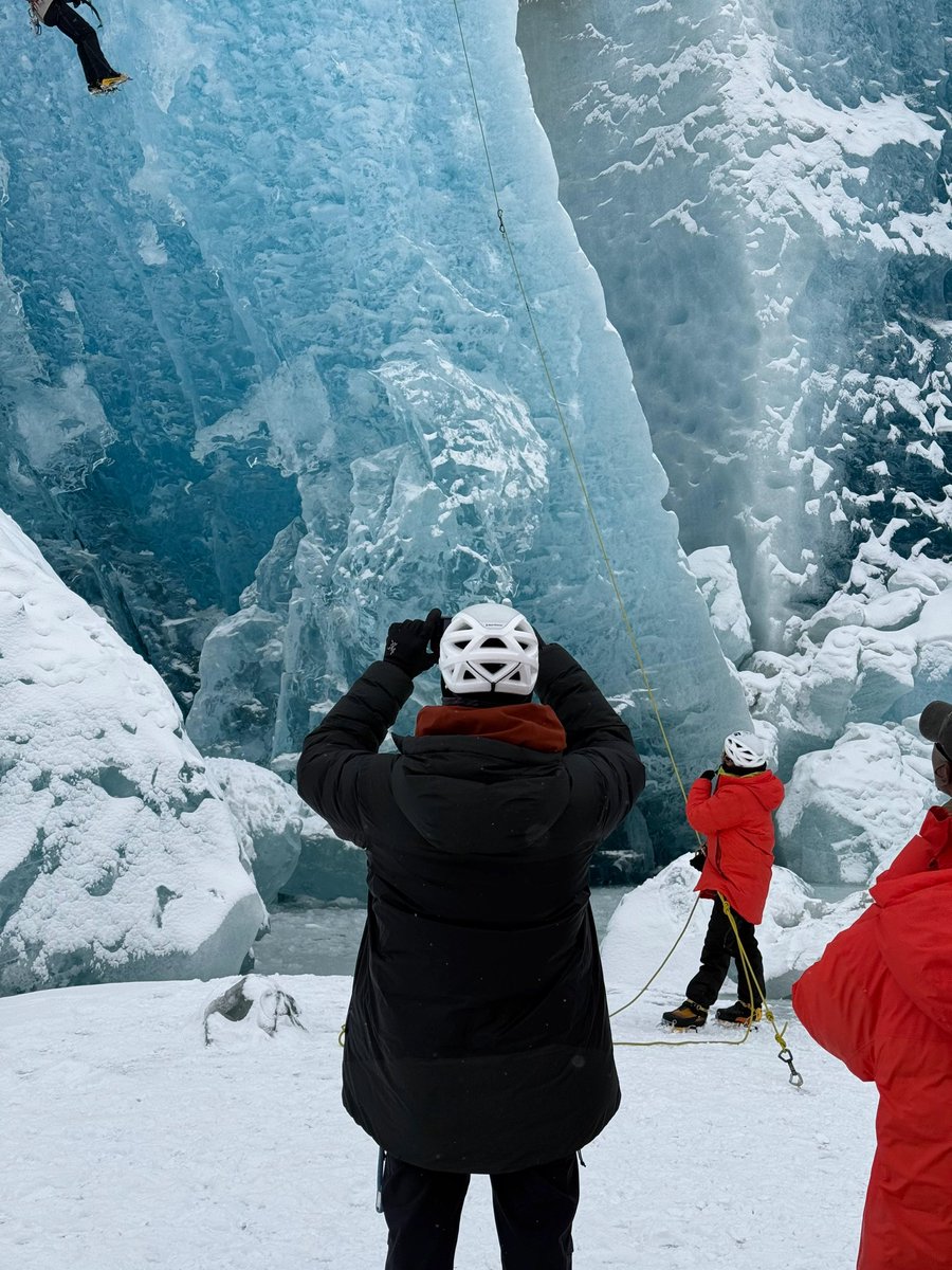 [📸 | SPOTTED]

#WangYibo in Yalong Glacier (one of the 6 glaciers in Laigu Glacier and the most spectacular one) in Tibet. OP said that Wang Yibo is super nice and advised the staff to speak gently to them.

Wang Yibo is filming for United Nations’ glacier preservation program.