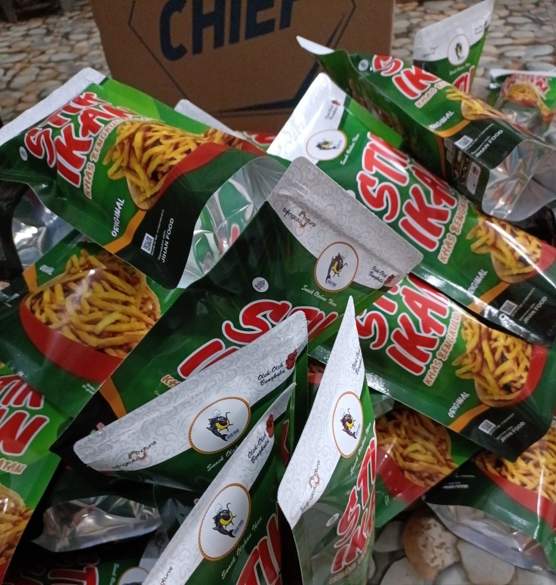 EmaSaleha's tweet photo. Selasa  (11/02/2025) Giat Luhkan Bengkulu Selatan ,pencatatan hasil Produksi UKM Jihan Food  Kec. Kota Manna, olahan stik ikan dan stik udang rebon 30Kg jual Rp.75.000,-/Kg, penjualan stik 85 pcs harga jual 15.000/pcs 
#luhlapor 
#giatluhkansatminkalBRPPUPP
#luhkanBengkuluSelatan https://t.co/fjyOFKKY1R
