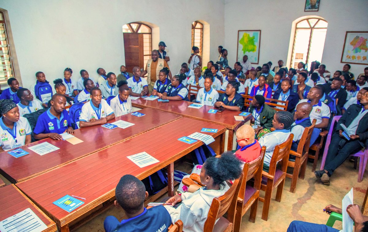 AfricaCDC's tweet photo. Community Health Workers are essential in early case detection, community engagement, and enforcing infection prevention measures.

Last week, @wizara_afyatz, @UNICEF, Tanzania Interfaith Partnership, @AfricaCDC and @WHO, conducted an integrated training for 70+ Community Health Workers in Tanzania. The sessions focused on risk communication, community-based surveillance, and infection prevention & control.

This initiative is part of a larger effort to train over 600 Community Health Workers, reinforcing community resilience in the Marburg Virus Disease response.

#AfricaCDC #marburgResponse