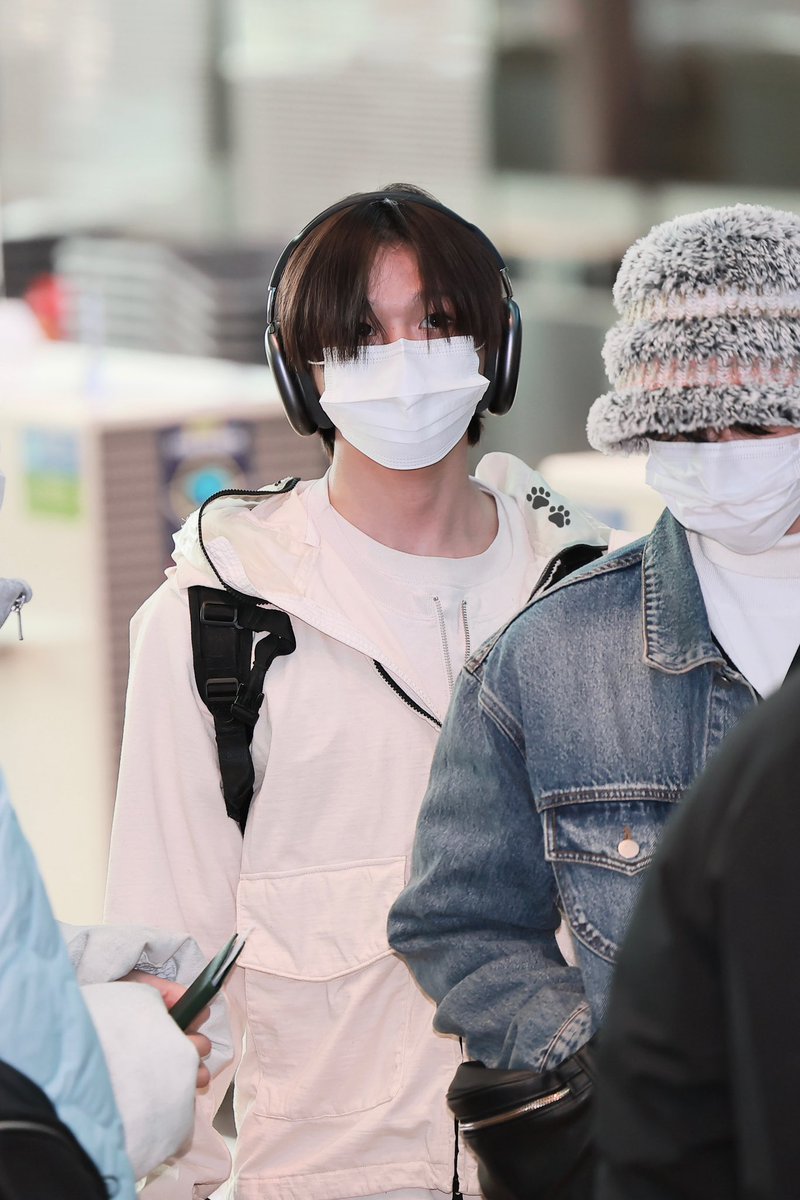 Dan yap, oppa udah balik aktif dan beraktivitas jadi idol yeah. 🙂‍↕️