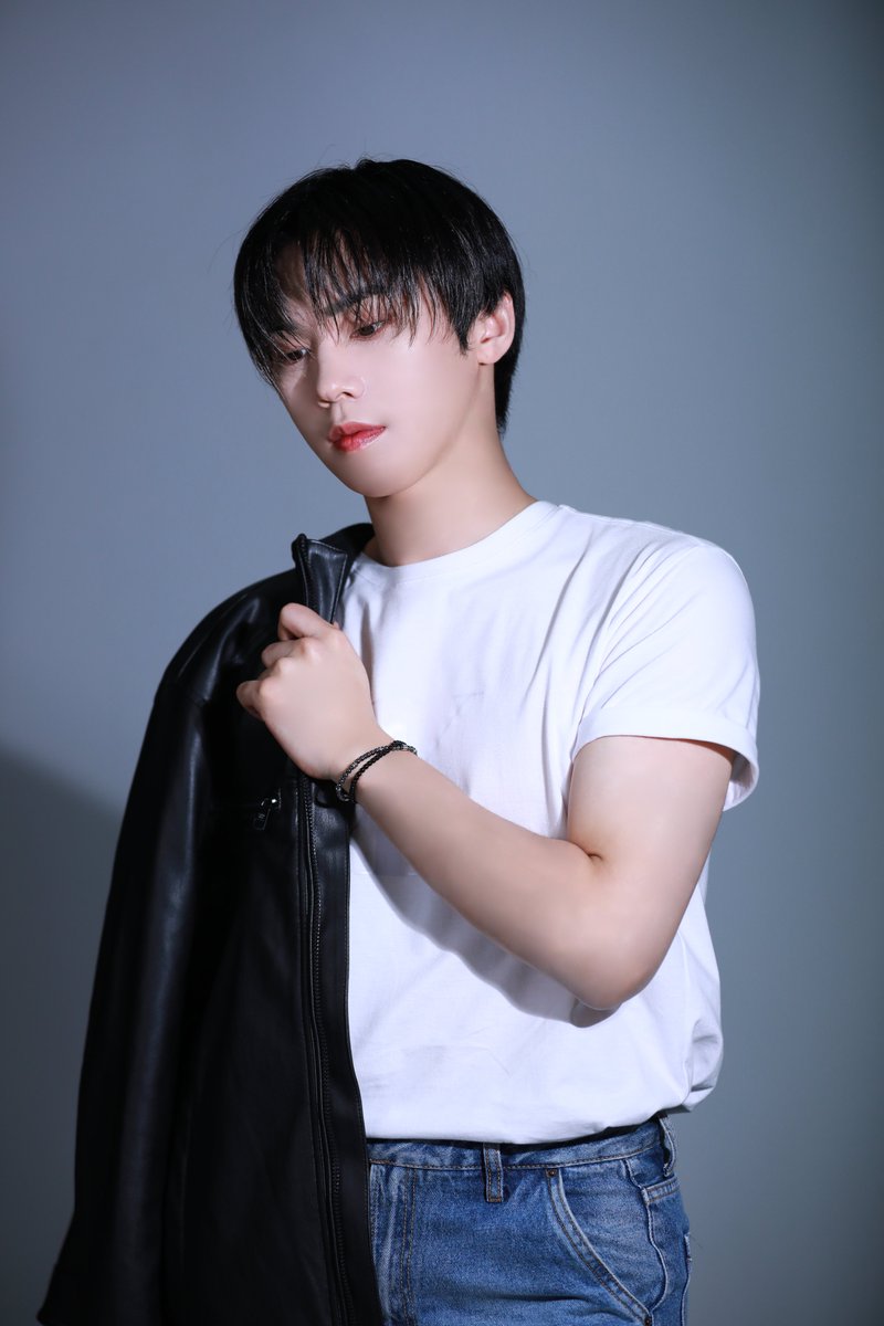 wonijin_ent's tweet photo. [📸] 
20241103 [HIT MAGAZINE BEHIND]

🔗B.STAGE : https://t.co/6DvODtJR80

#라키 #ROCKY
#HITMAGAZINE #BEHIND https://t.co/y2TgRBfMc7