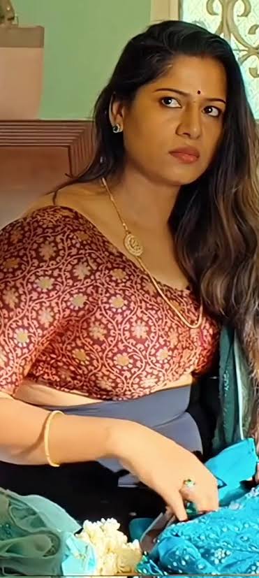 CelebGlamGaze's tweet photo. Kasthuri or Meenal   (Cmnt below)  Two favorite and underated  of Tamil cinema 👅 #Kasthuri #meenal https://t.co/tIvByfSFE6