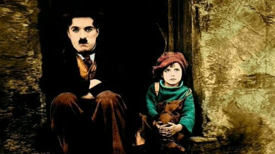 "Yaş aldıkça sadeleşmeli insan. Fazlalıklardan arınmalı. İnsanlardan, eşyalardan kıyafetlerden kelimelerden.. "