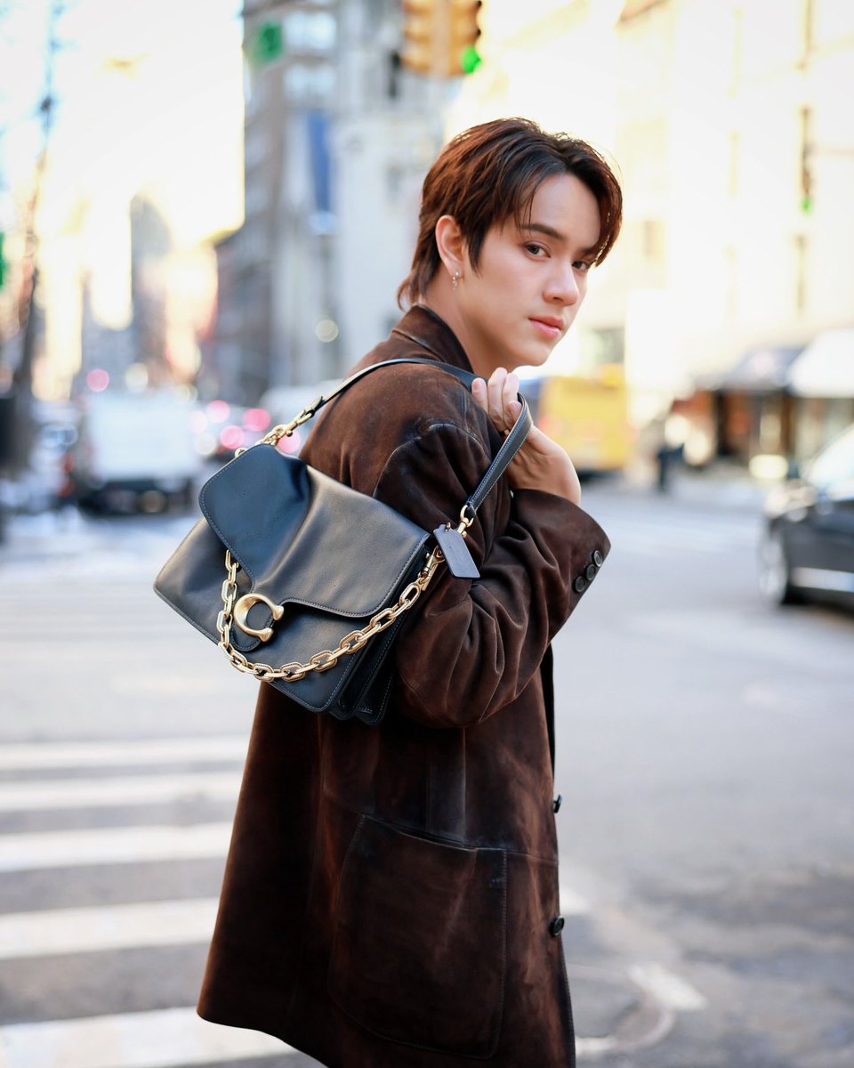 เบ้าหน้าคือฟ้าประทานมาก คุณหนูก็คือคุณหนู เริ่ดตั้งแต่ออกมาลืมตาดูโลกใบนี้แล้วค่ะ ครบเครื่อง ครบหลักสูตรวิชาพระเจ้าศาสตร์มาก 

NANON COACH NYFW25
#CoachFall25 #CoachNY
#mynameisnanon #nanon_korapat