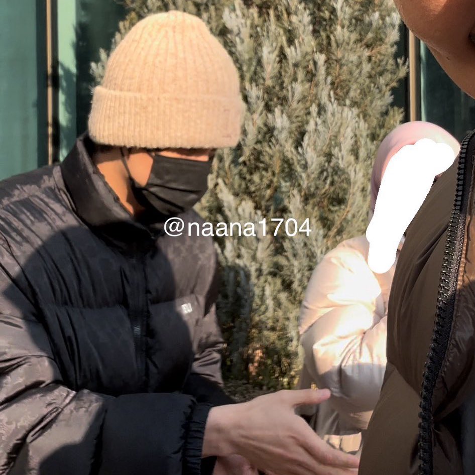 d0nggeurami's tweet photo. 귀엽다...
이 추운날 길거리에서 
애굣살 한가득 웃음 짓고 
미니팬싸를 열어주는 아기밤양갱 https://t.co/63jNn5NRwk