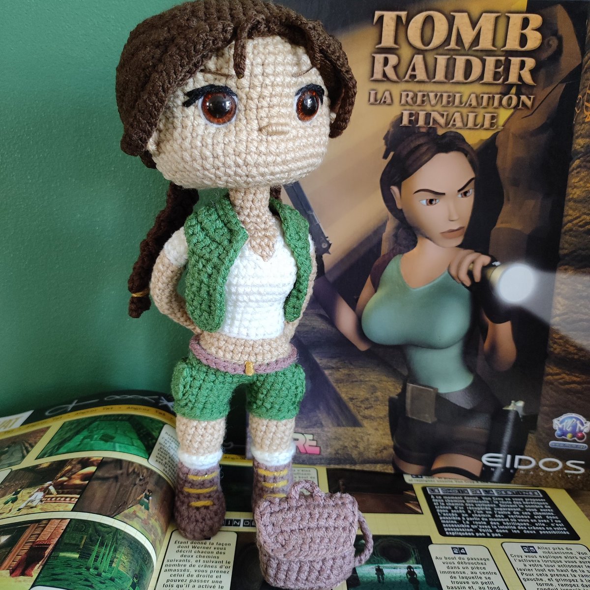 crochetti03's tweet photo. J-3⌛ Ado, premiers pas de Lara en compagnie de son mentor Werner Von Croy, direction Angkor Vat. Vous vous souvenez de la découverte du fameux sac à dos? 3 jours avant la sortie de #TombRaiderRemastered par @AspyrMedia . #LaraCroft #TombRaider https://t.co/FCtRGzGqbU