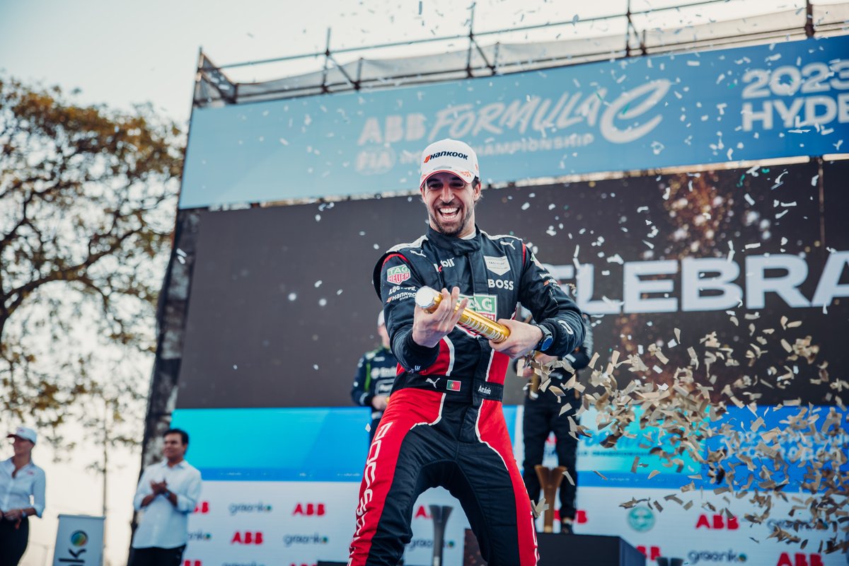 PorscheFormulaE's tweet photo. #OnThisDay in 2023, @afelixdacosta got his first career podium finish for Porsche, crossing the line of the #HyderabadEPrix in 3rd place.

Do you remember his funny podium glitch also pictured below? 😜 https://t.co/Bp7PycQfCF